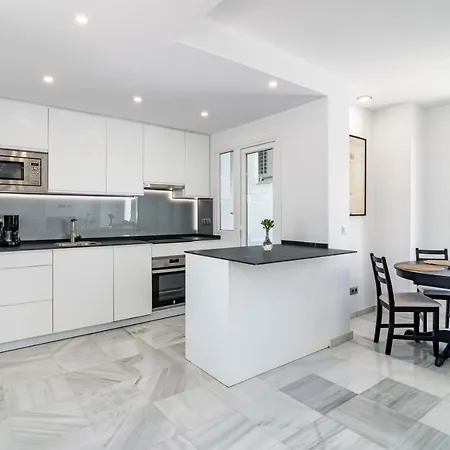 Luxurious 2 Bedroom Penthouse In Naranjos Close To The Golf Course And Puerto Banus Marbella