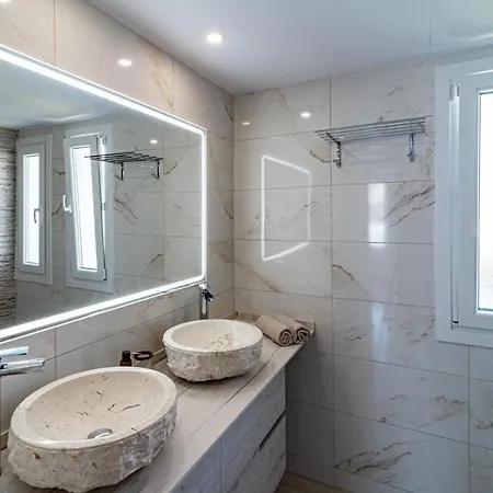 Luxurious 2 Bedroom Penthouse In Naranjos Close To The Golf Course And Puerto Banus Apartament *