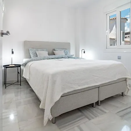 Luxurious 2 Bedroom Penthouse In Naranjos Close To The Golf Course And Puerto Banus Marbella