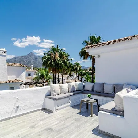 Luxurious 2 Bedroom Penthouse In Naranjos Close To The Golf Course And Puerto Banus Apartament Marbella
